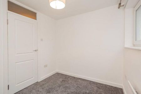 3 bedroom maisonette to rent - Photo 2