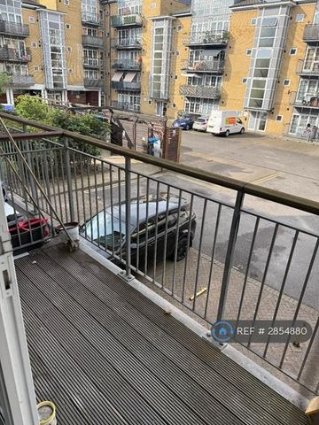 1 bedroom flat to rent - Photo 2