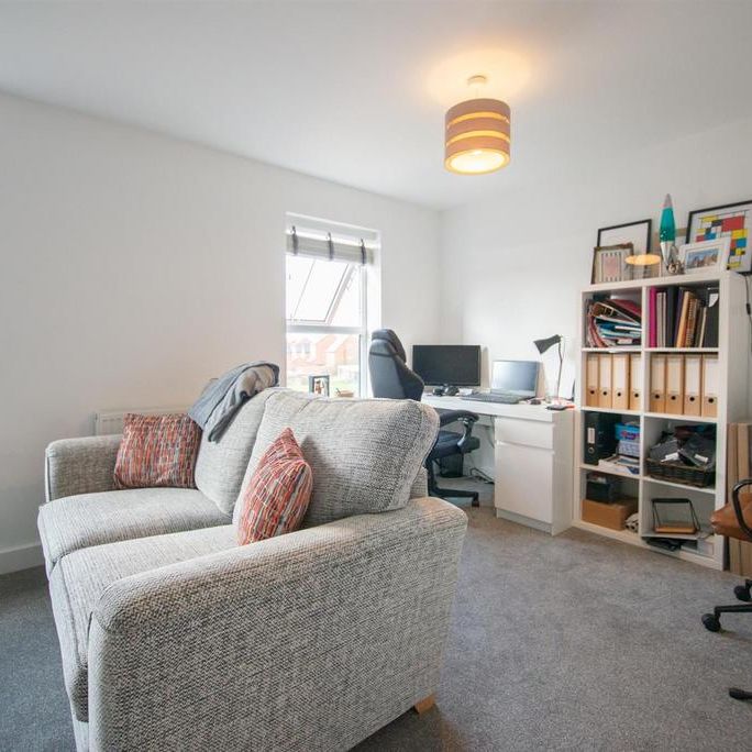 4 bedroom semi-detached house to rent - Photo 1