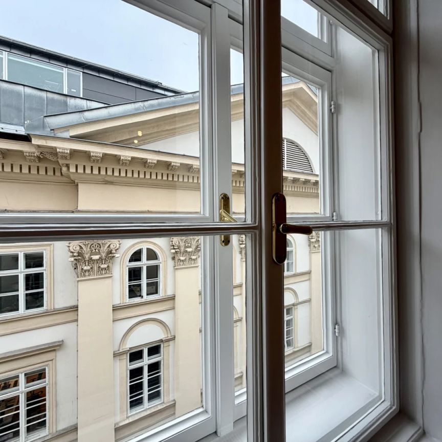 ALTBAUWOHNUNG IN REPRÄSENTATIVEM ALTBAU IM HERZEN WIENS - Photo 1