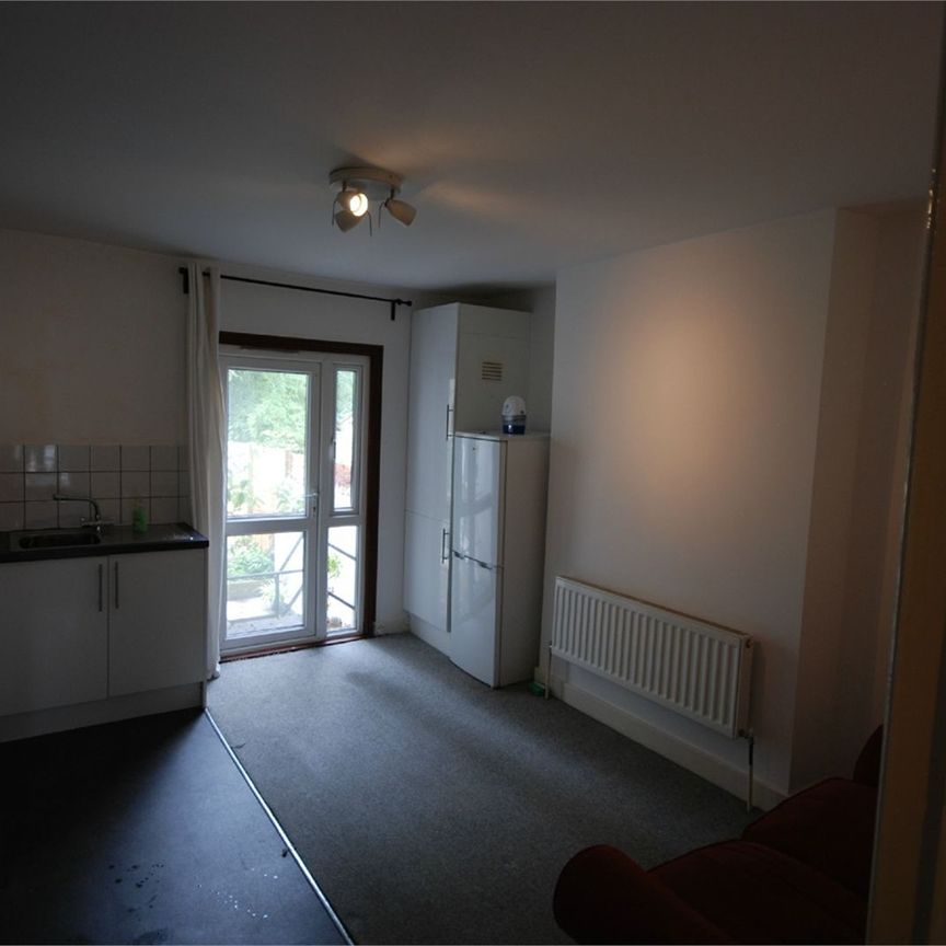 Studio Flat, Balham Park Road, SW12 - Photo 2