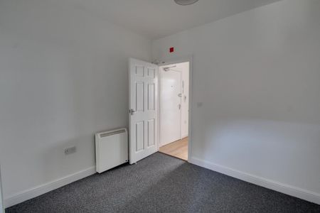 1 bedroom ground floor flat to rent - Photo 2