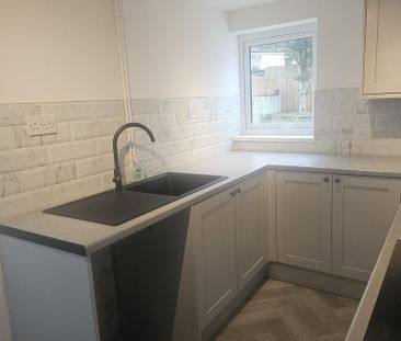 4 bedroom terraced house to rent - Photo 2