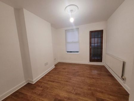 2 bedroom end of terrace house to rent - Photo 5