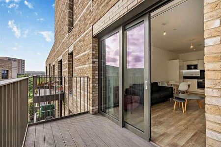 Kingfisher Heights, Royal Docks, E16 - Photo 3