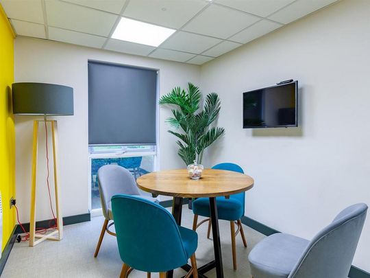 1 bedroom in a flat share to rent - Photo 1