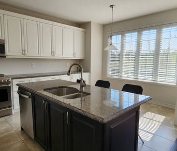 For Lease - 246 Degraaf Crescent, Aurora, Ontario - Photo 6