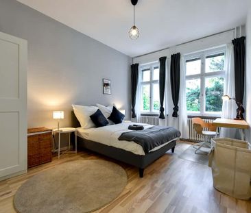 Room in Bernhard-Weiß-Straße, Berlin for 51 m² with 3 bedrooms - Photo 4
