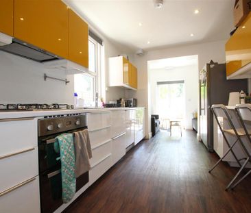 1 bedroom in a house share to rent - Photo 2