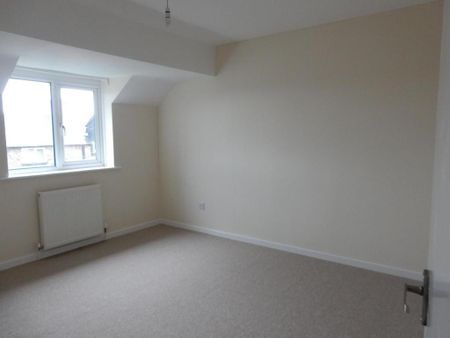 3 bedroom semi-detached house to rent - Photo 2