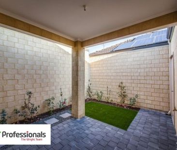 Modern 3-Bedroom, 2-Bathroom Corner Villa in Quiet Pearsall - Photo 5