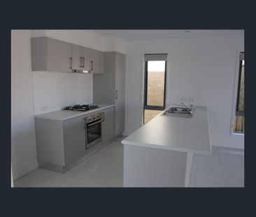 Modern Four Bedroom Home in Tannum Sands - Photo 4