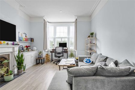 A spacious two bedroom garden flat, located on Monserrat Road offering easy access to the East Putney and Putney mainline and the high street and the river Thames. - Photo 4