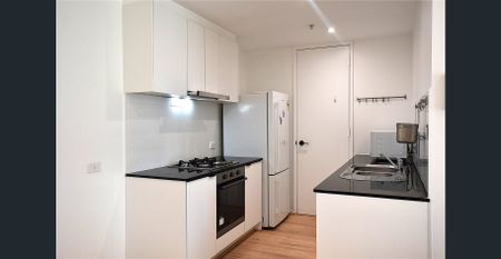 Bright & Spacious Furnished 2-Bedroom Apartment in a Prime South Melbourne Location - Photo 4