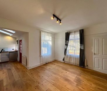 4 bedroom end of terrace house to rent - Photo 3