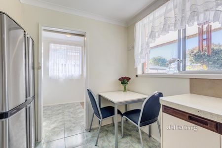 9 Lobelia Court, Blackburn North - Photo 3