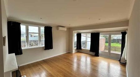 Home on Featherston - Photo 4