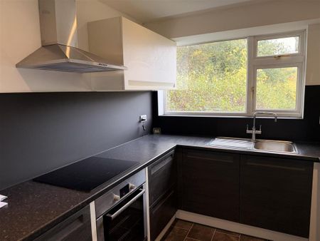 3 bedroom detached house to rent - Photo 2