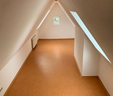 Große 3-Zimmer-Wohnung im Dachgeschoss - Photo 1