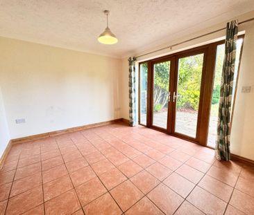 4 bedroom detached house to rent - Photo 3