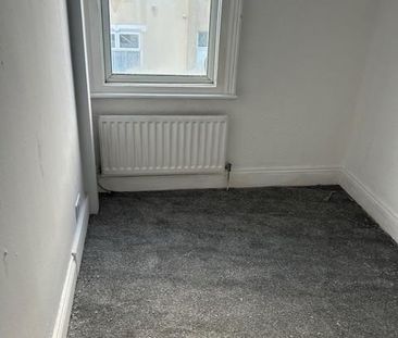 4 bedroom terraced house to rent - Photo 5