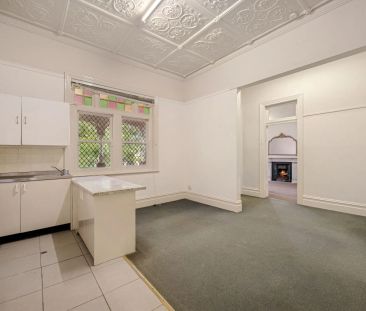 Character-rich home configured as four flats just 750m from Strathf... - Photo 1