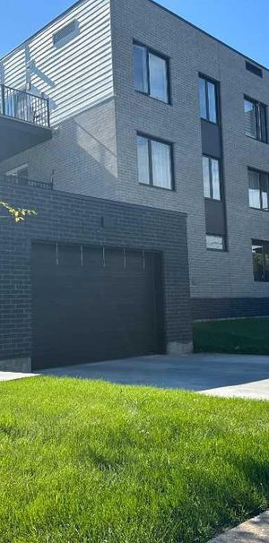 4½ à louer | 3 ÉLECTROMÉNAGERS | INTERNET | ASCENSEUR | RANGEMENT | 1er Février 2026 - Photo 1