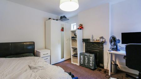 6 bedroom terraced house to rent - Photo 2