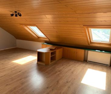 Charmante DG Wohnung, EBK, Klima, 3 Zi., Balkon, Stellplatz - Foto 1