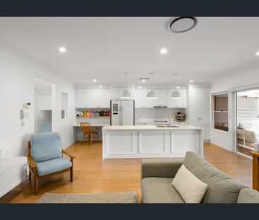 Large Modern Family Townhome - Photo 1