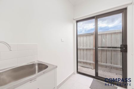 31 Devonia Avenue, Fraser Rise VIC 3336 - House For Rent | Domain - Photo 3