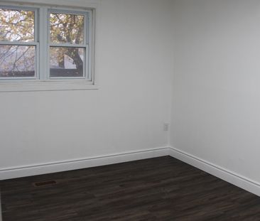 For Lease - 137 Jansen Avenue, Kitchener, Ontario - Photo 5