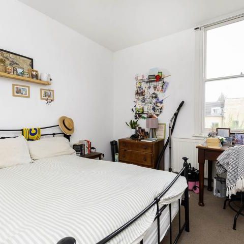 Spacious modern 1 bedroom property in a beautiful conversion in Hackney - Photo 1