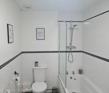 1 bedroom Flat To Let - Photo 3