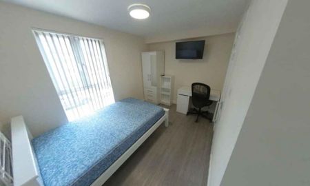 4 bedroom terraced house to rent - Photo 2