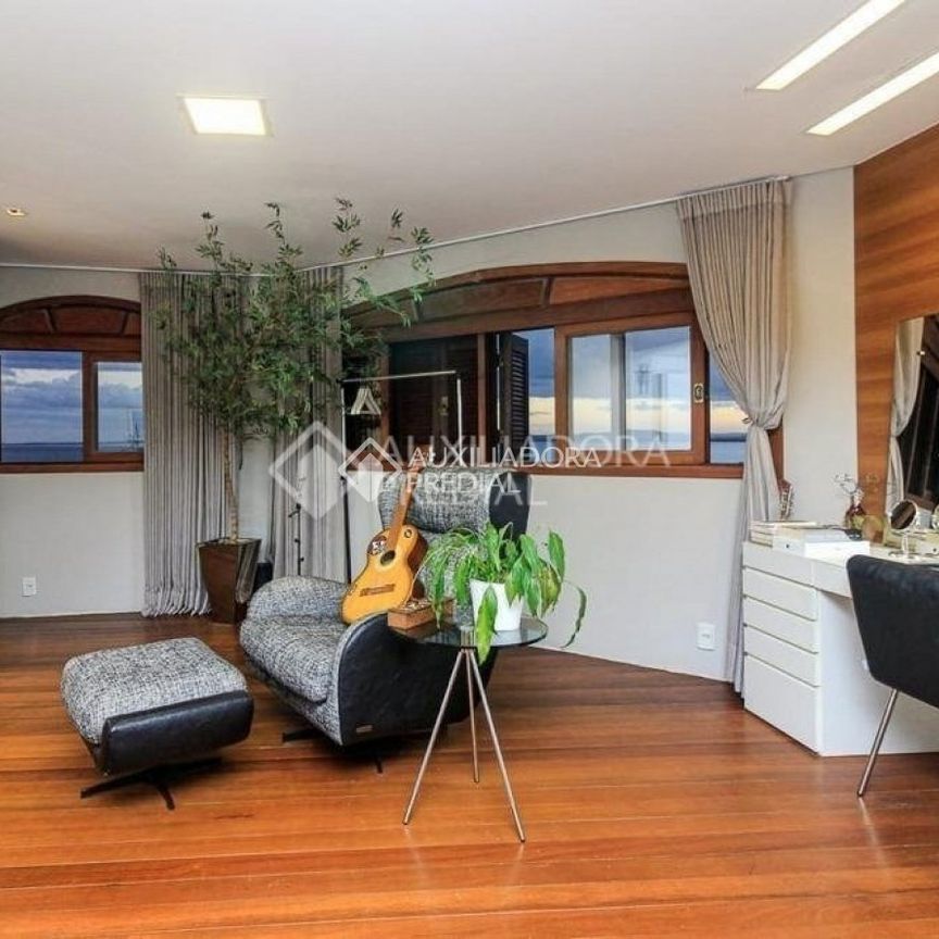 Casa com 5 quartos e 724m² para alugar em Tristeza, Porto Alegre. - Photo 1
