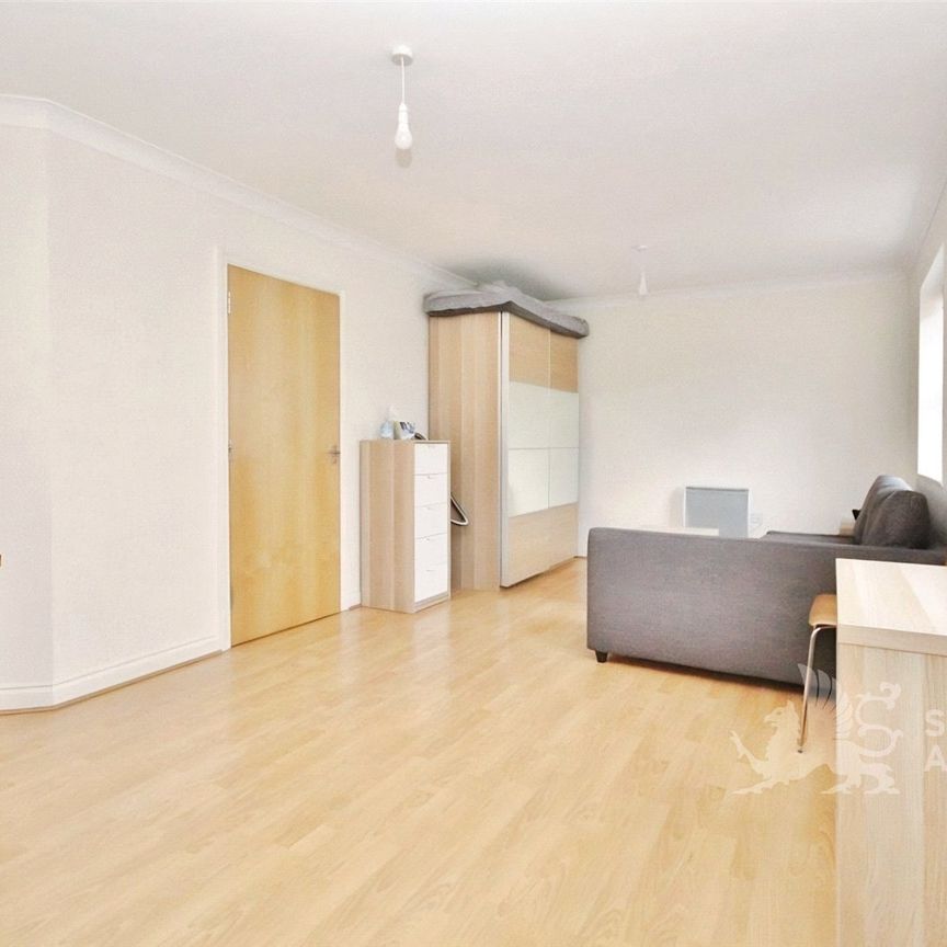 International Way, Sunbury-on-Thames, Surrey, TW16 7HQ - Photo 1