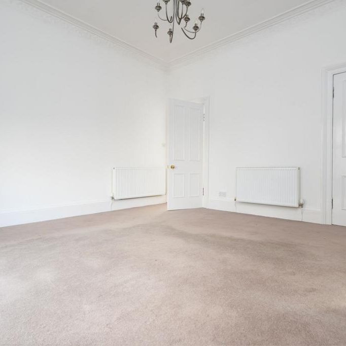 3 bedroom flat to rent - Photo 1