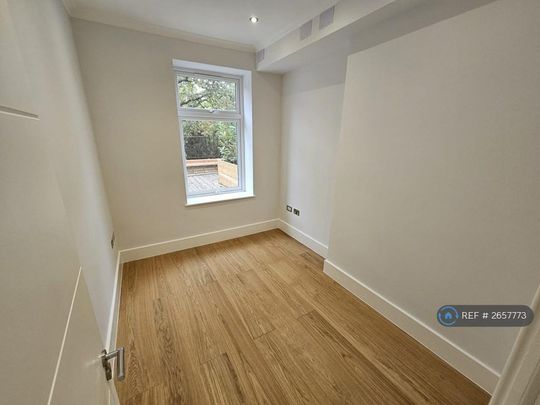 3 bedroom flat to rent - Photo 1