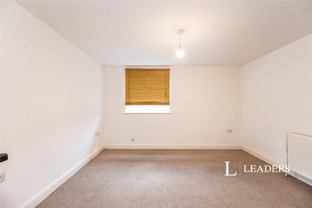 1 bedroom apartment to rent Alhambra Road, Southsea, PO4 - Photo 1