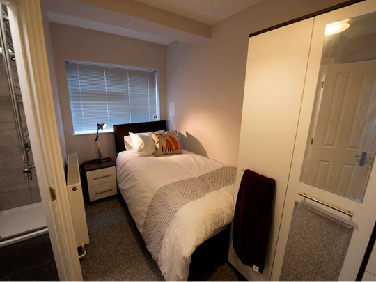 1 bedroom in a house share to rent - Photo 1