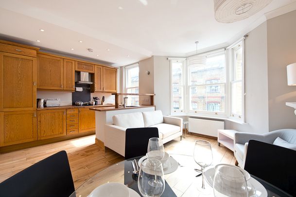 Warriner Gardens, London, SW11 - Photo 1