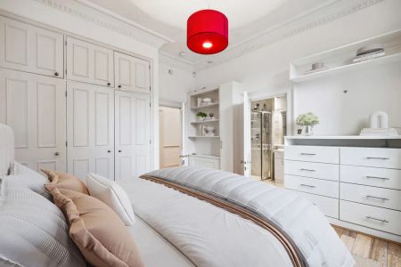 3 bedroom flat in South Kensington - Photo 5