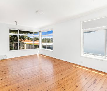 Relaxed Coastal Living in a Spacious Family Home - Photo 2