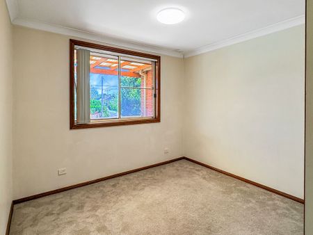 Spacious Light Filled Duplex - Water and Lawns Included - Photo 4