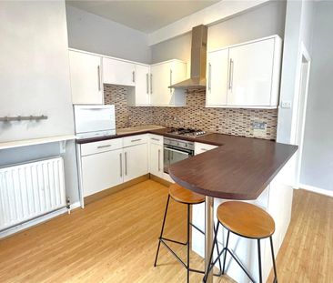 The Crescent, Farnham, Surrey, GU9 - Photo 4