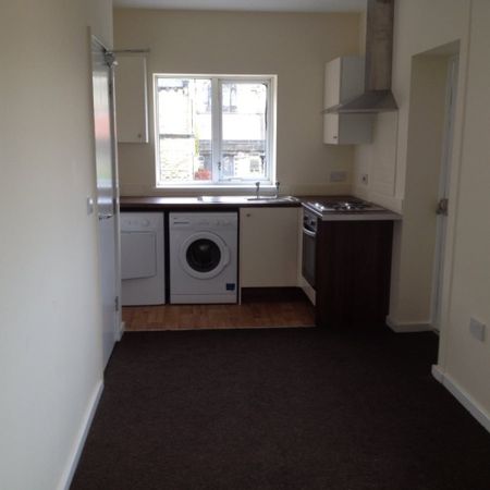 1 bed Studio - To Let - Photo 3