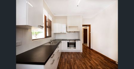 Quiet Street, Ideal Location! - Photo 5