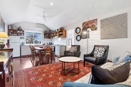 TRANQUIL FULLY FURNISHED HOME, MINUTES FROM TOWN - Photo 2