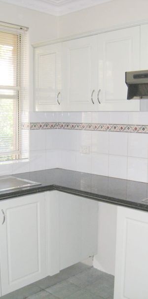 Top-Floor Comfort & Convenience - Photo 1